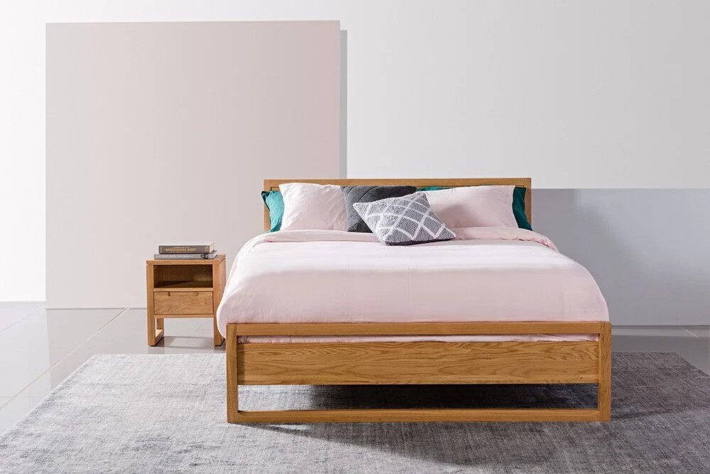 Classic wooden bed frame, wooden bed frame for overweight sleepers